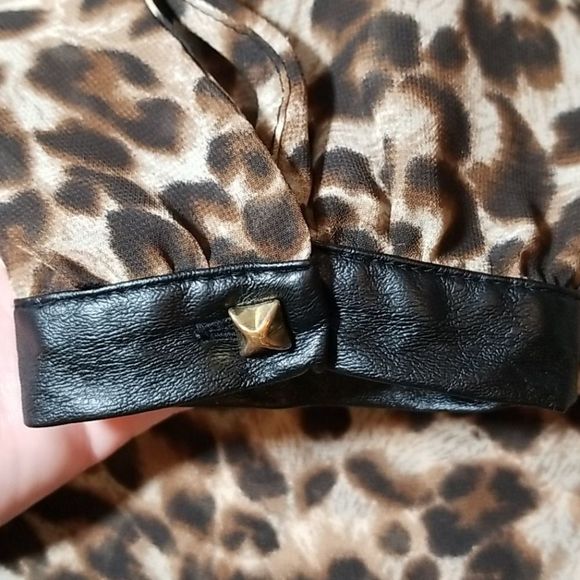 {Love 21} Leopard Print Polyester Blouse - Picture 9 of 10